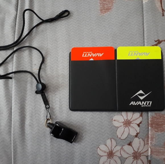 Referee Set - Picture 2 of 3